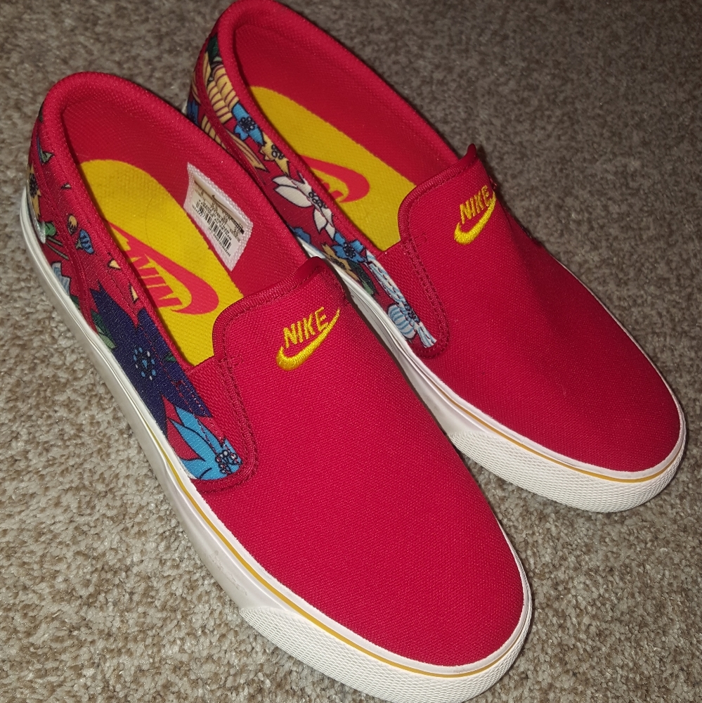 Nike toki slip ons
